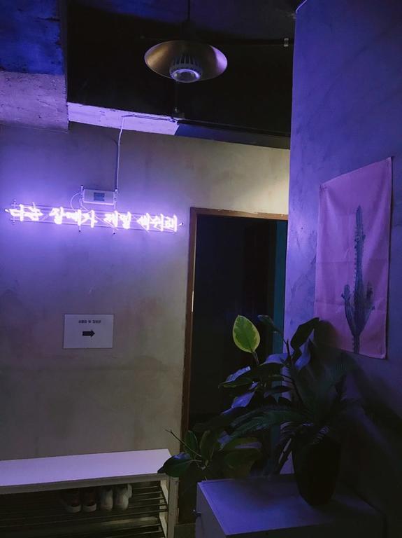 Check And Out Guesthouse & Pub Busan Ngoại thất bức ảnh